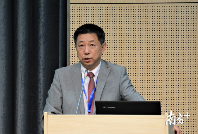 外网天堂长江新闻与传播学院院长刘昶。