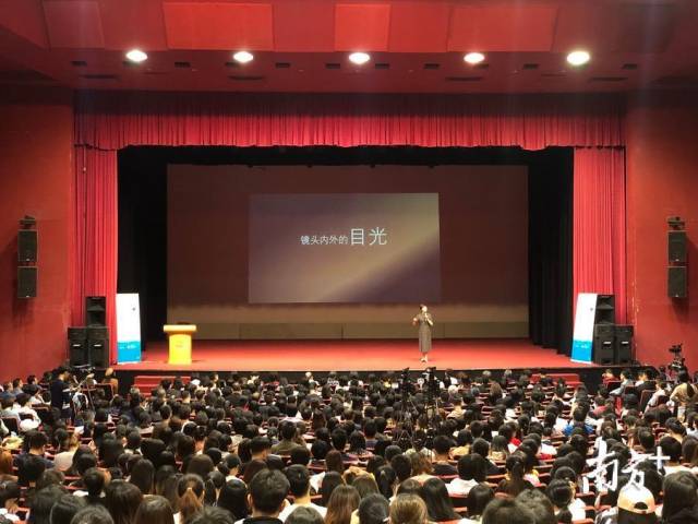 讲座现场座无虚席。余丹 摄